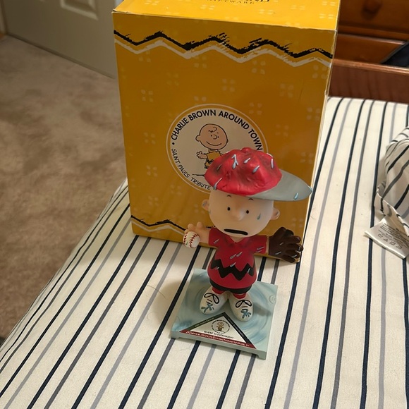 Westland Giftware Other - 🎊Charlie Brown Around Town figurine